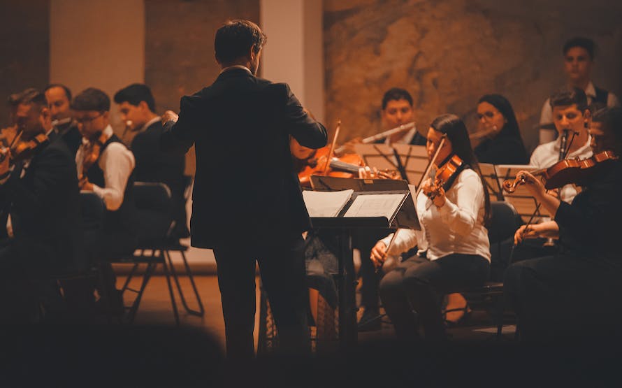 Direttore con orchestra